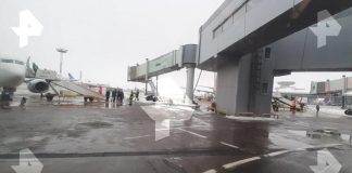 Flying to Sochi plane urgently villages in Vnukovo