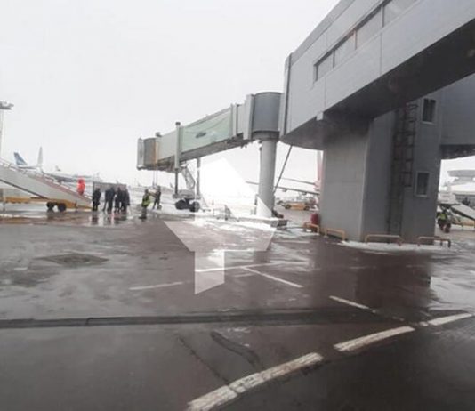 Flying to Sochi plane urgently villages in Vnukovo