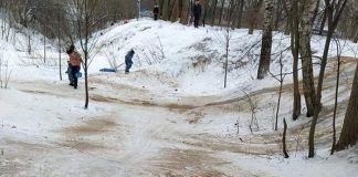 In Park "Northern Tushino" explained why peppered slides sand