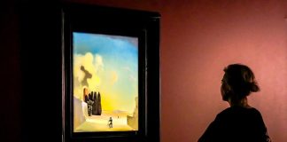 Opening hours of the exhibition of Dali works was extended until almost midnight