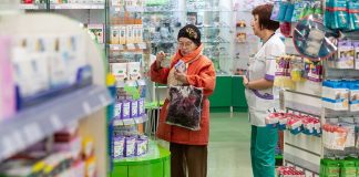 Putin instructed to take away the licenses of pharmacies, overprice due to coronavirus