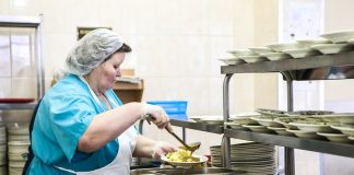 Putin said that the idea of free meals for primary classes is not supported from