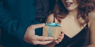 Romantic gifts will not save a failing relationship – psychologist