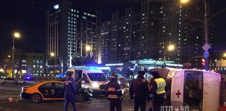 The ambulance overturned in the center of Moscow