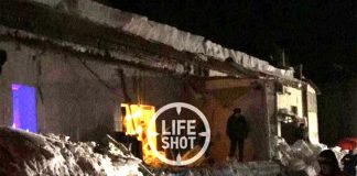 The roof collapsed at visitors to cafes in Novosibirsk