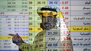 a Trader says oil prices at a Bank in Riyadh, SadowskiAya Arabia