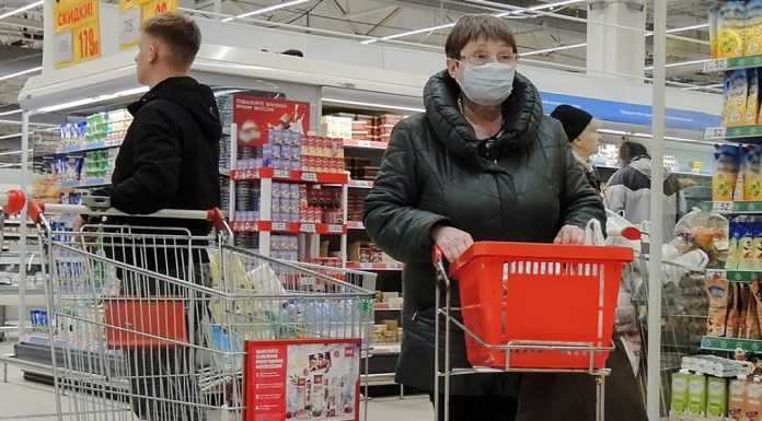 Putin has demanded to keep his distance stores