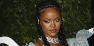 Rihanna has unveiled a new song for the first time in four years