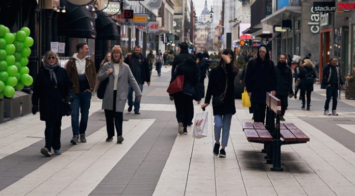 What is the quarantine in Sweden differs from Russian: people walk