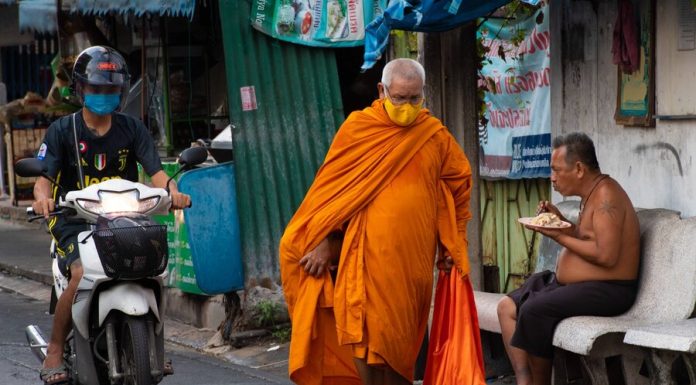 In Thailand imposed a curfew