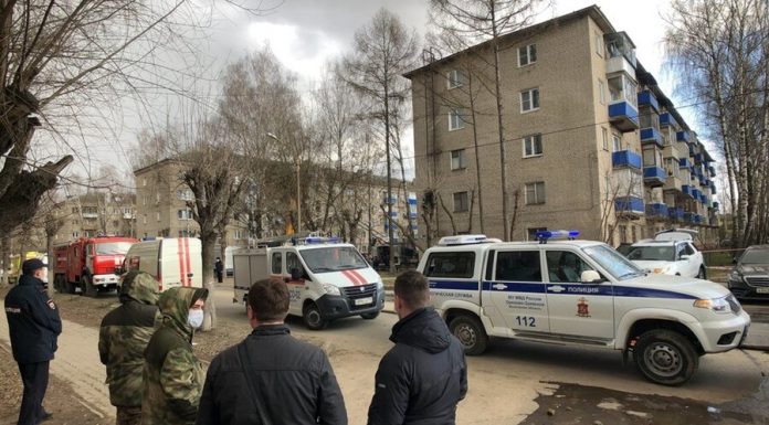 Vorobyov said that after the explosion, even with four people is not connected